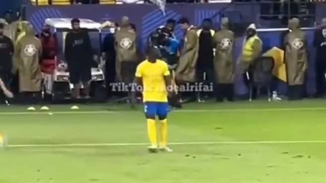 أيمن يحيى يطلب من ماني الإعتذار لجماهير النصر والأخير يرد .. فيديو