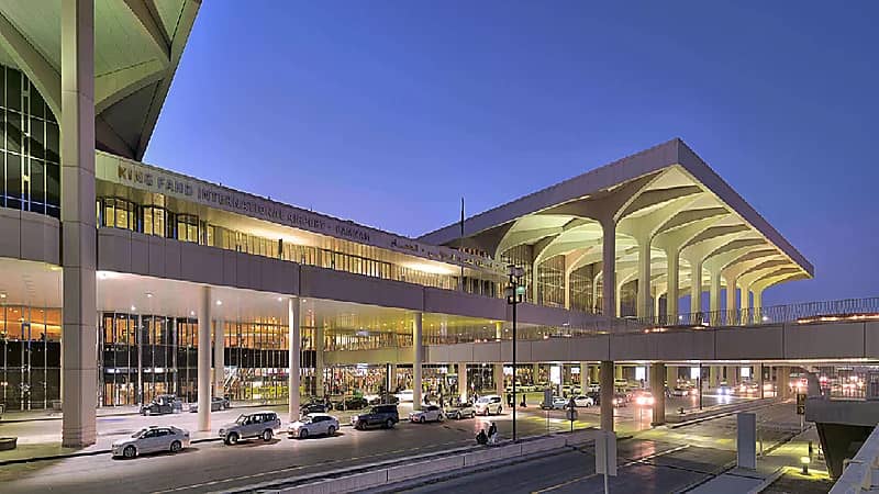 مطار الملك فهد يدعو المسافرين للتأكد من مستجدات مواعيد رحلاتهم