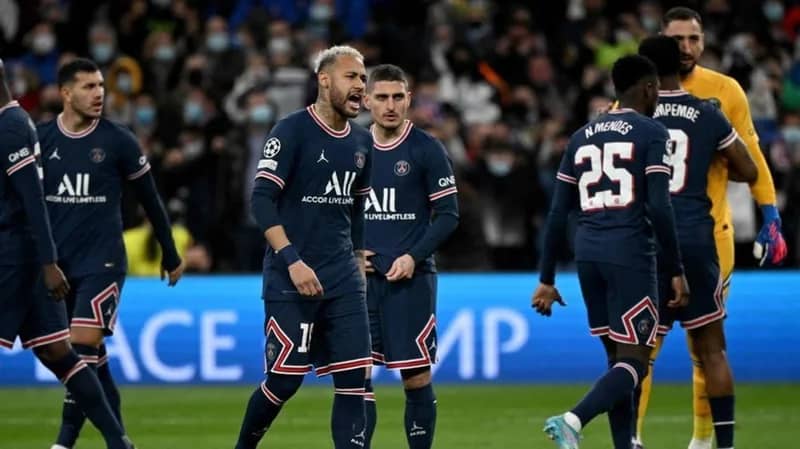 اشتباك بين نيمار ودوناروما في غرفة الملابس