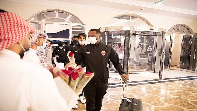 لحظة وصول بعثة الوحدة الإماراتي الرياض