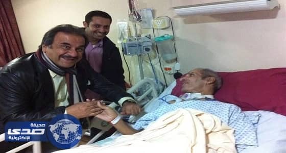 بالصور.. عبدالحسين عبدالرضا يزور المرضى الكويتيين للتخفيف عليهم قبيل وفاته