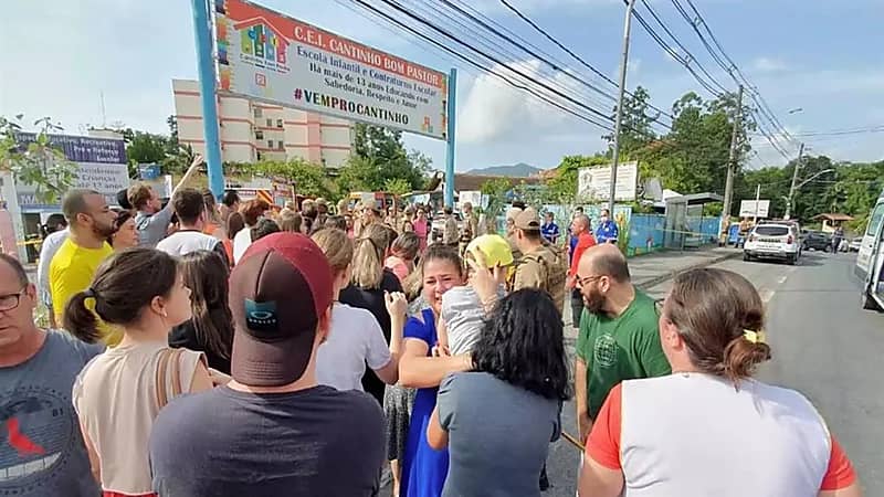 مقتل 4 أطفال على يد قاتل مستخدماً "بلطة"