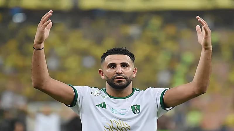 نادي نيوم يستهدف ضم رياض محرز من الأهلي