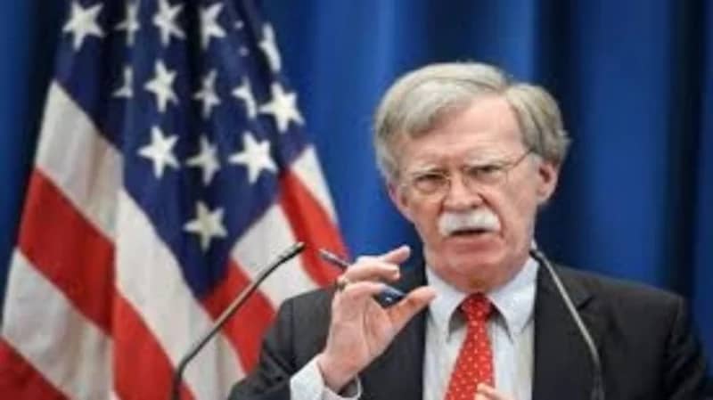 مستشار "ترامب" السابق: خططنا لتنفيذ انقلابات خارج الولايات المتحدة