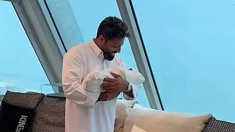 يعقوب بوشهري يحتفل بتمايم مولوده الجديد.. فيديو