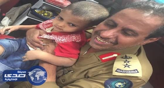 بالفيديو.. فرحة هيسترية من والد طفل مفقود عند استلامه