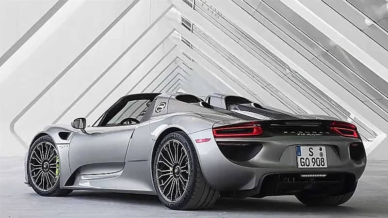 لقطات مميزة لإطلاق سيارة بورشه الخارقة 918 سبايدر ..فيديو