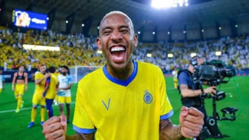 "تاليسكا" يرد على ماتردد حول رحيله عن "النصر" برسالة مثيرة