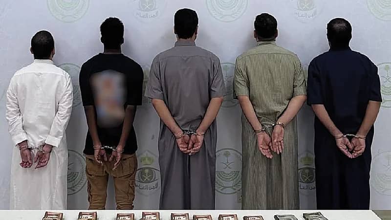 القبض على 5 محتالين لنشرهم إعلانات وهمية لتأجير وحدات سكنية بالرياض.. فيديو