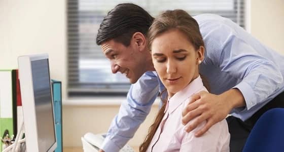 محللة نفسية : التحرش الجنسي استعراض للسلطة بين الرجال والنساء