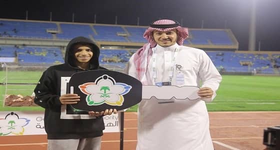 فوز متسابقين من الجمهور بسيارتين في مباراة الشباب والاتحاد