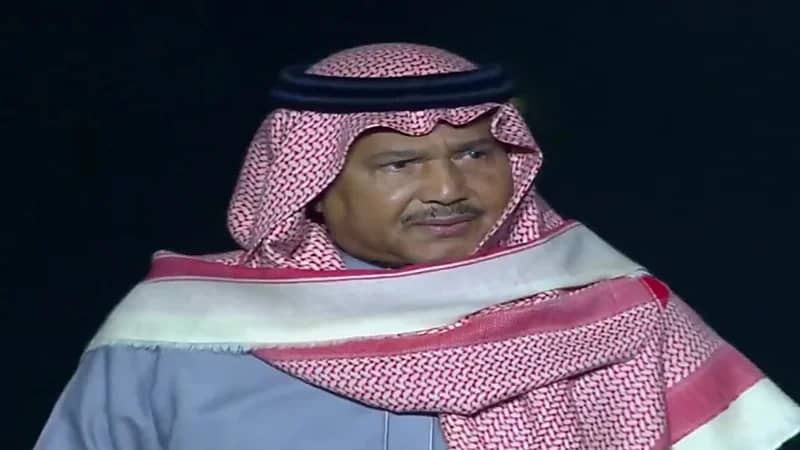 شاهد.. دموع الفنان محمد عبده أثناء تكريمه في حفل ⁧جائزة التميز الإعلامي⁩