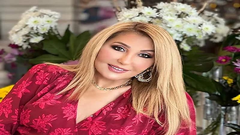 صور..نادية الجندي تخطف الأنظار بالأحمر