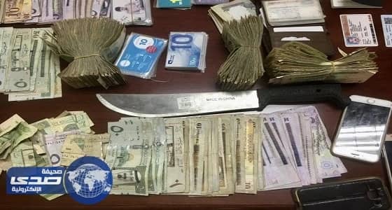 ⁠⁠⁠ضبط 8 بتهمة السطو علي المحال التجارية في القصيم