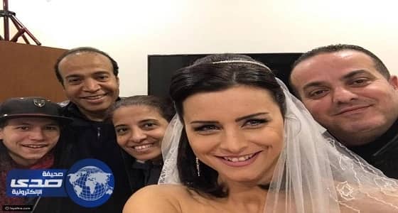 بالصور.. نجوم يصدمون جمهورهم بصور تظهر عيوب بشرتهم