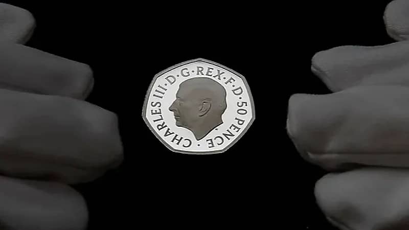 بالصور.. ظهور أول عملة بريطانية بصورة الملك تشارلز