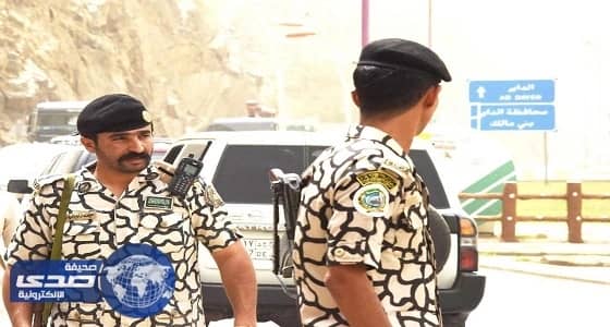دوريات المجاهدين بمنطقة جازان تضبط متسللين و مركبات مسروقة وحشيش ومبالغ مالية