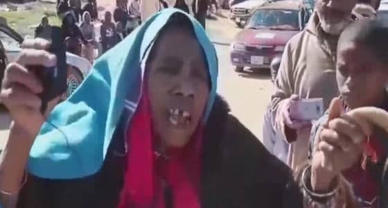 بالفيديو.. امرأة مسنة تلخص مأساة الآلاف من الأشخاص في ليبيا
