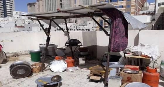 بالصور.. إغلاق مطعم مخالف للاشتراطات الصحية بمكة