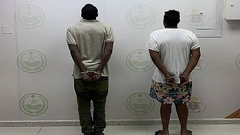 القبض على مواطنين لسطوهما على محال تجارية بالرياض