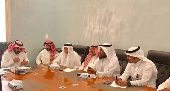 لزيادة مساحة تنميتها محافظ المخواه يعقد اجتماعا ضم رؤساء الجهات الحكومية وبعض سيدات الأعمال