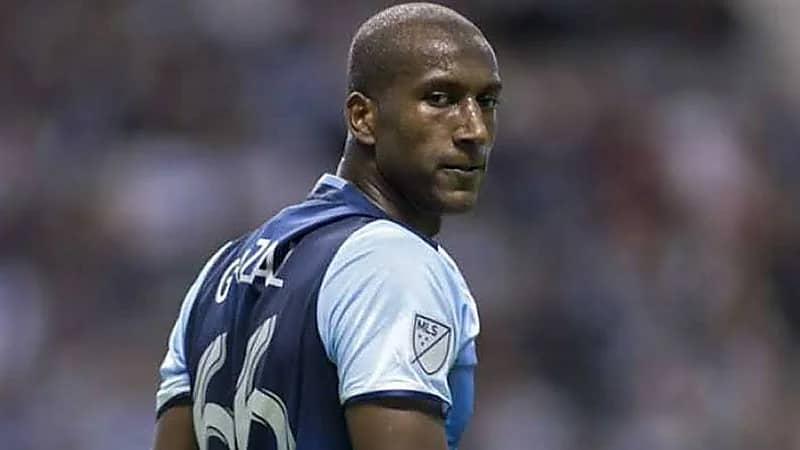 ضبط لاعب منتخب مصر السابق بتهمة النصب والاحتيال