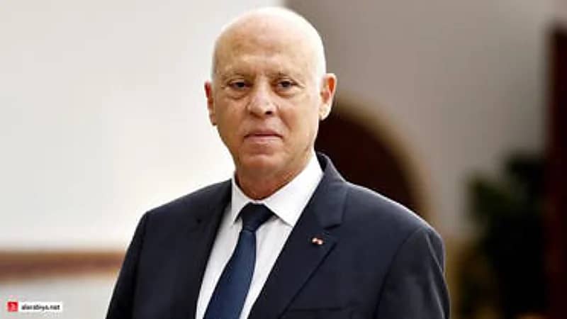 تونس.. إيقاف تنفيذ قرار الرئيس بإعفاء 50 قاضيا