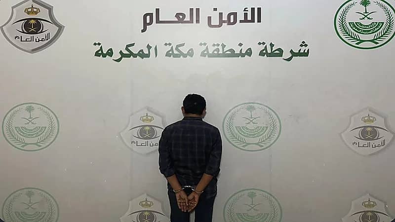 القبض على مقيم بحوزته الشبو المخدر واعتدائه بالضرب على آخر بجدة.. فيديو