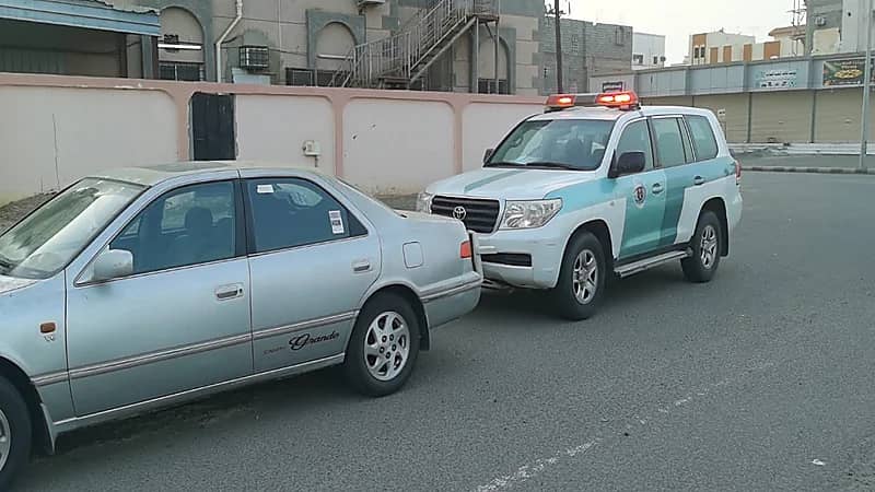 القبض على أحد مشاهير التيك توك لتركه مقعد القيادة أثناء سيرها