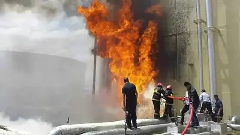 حريق ضخم جنوب غربي طهران يثير قلق السكان وسط غموض حول أسبابه.. فيديو