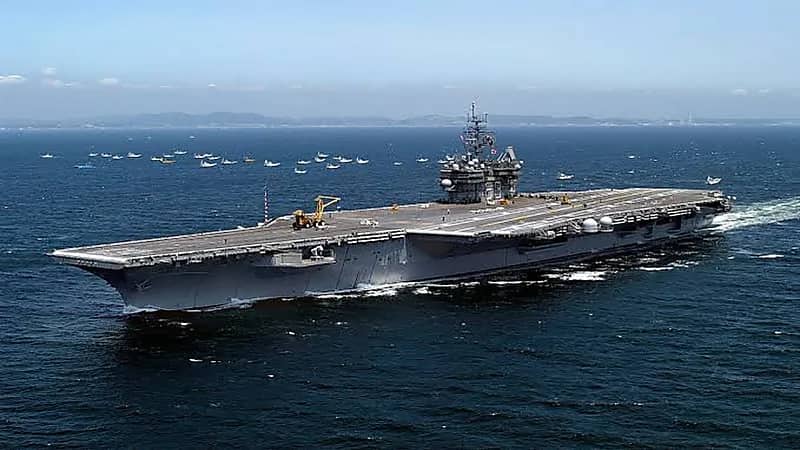 7 وفيات غامضة بين طاقم حاملة طائرات أمريكية