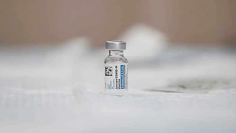 "الغذاء والدواء الأمريكية" توقف استخدام "جونسون آند جونسون"