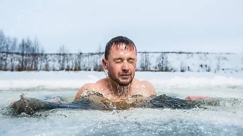 السباحة الباردة تساعد في إنقاص الوزن