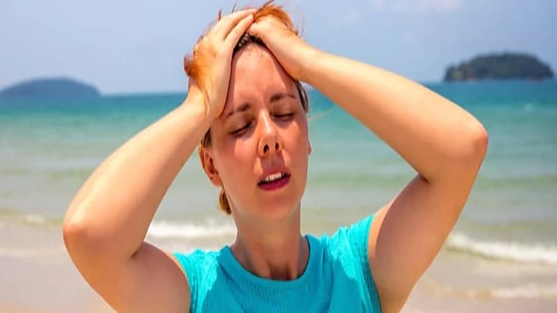 أعراض الإصابة بضربة الشمس وطرق العلاج