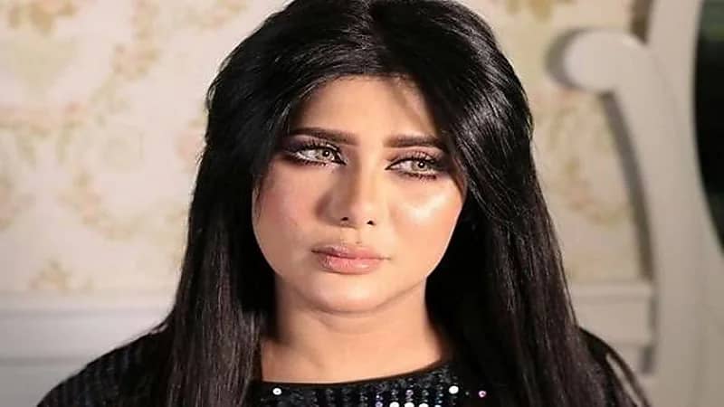 بالفيديو.. فنانة تدفع ملاك الكويتية لترك الأستوديو عند نطق اسمها