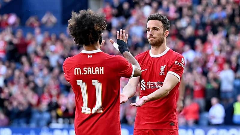 محمد صلاح يقطع إجازته ويعود إلى إنجلترا بعد وفاة جوتا