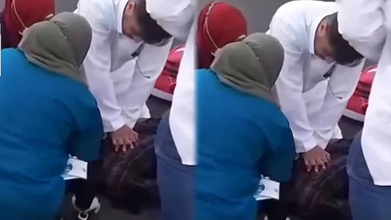 شاب يروي تفاصيل إنقاذه لمصاب تعرض لأزمة قلبية بحادث في ⁧‫تبوك‬⁩.. فيديو