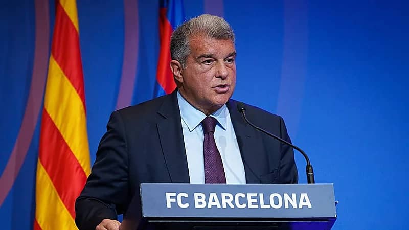 رئيس برشلونة يشيد بـ "فليك" بعد اعتماده على الناشئين