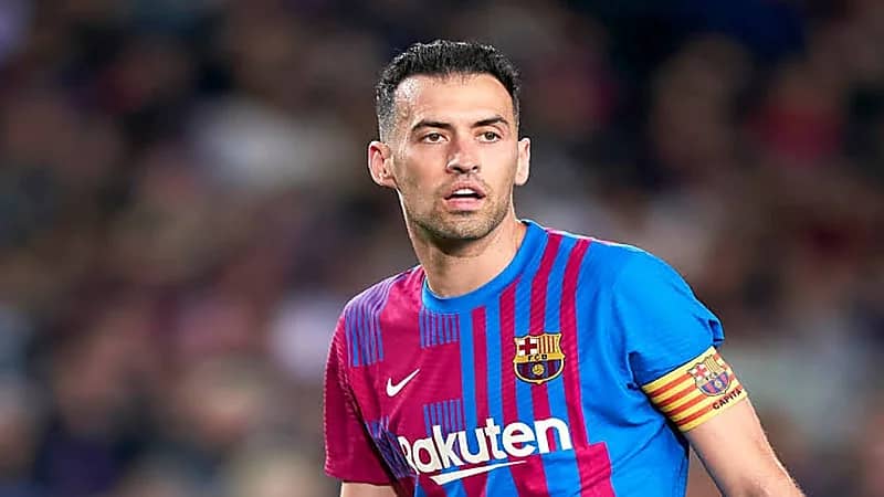 بوسكيتس يقترب من الرحيل عن برشلونة 