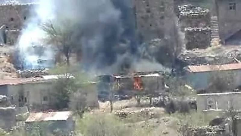 بقذائف المدفعية.. مليشيا الحوثي تقصف منازل مدنيين بالضالع جنوب اليمن