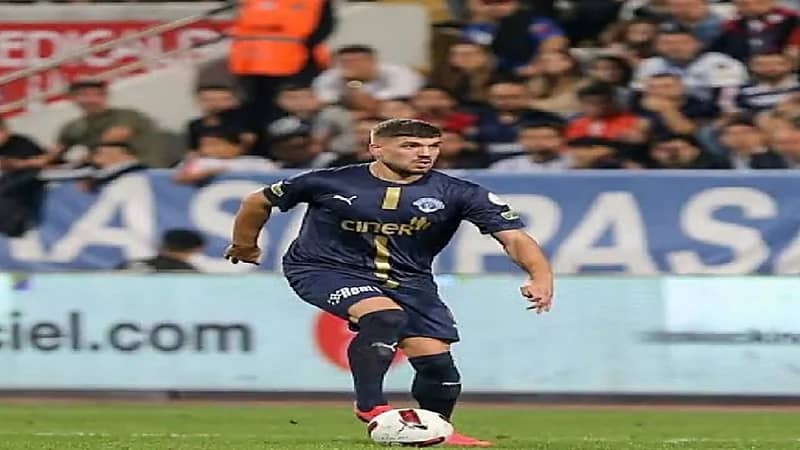 الأخدود يحسم أولى صفقاته للموسم المقبل