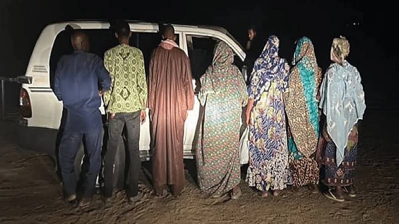 ضبط شخصين لنقلهما في مركبة 7 وافدين لا يحملون تصريحًا بالحج.. فيديو