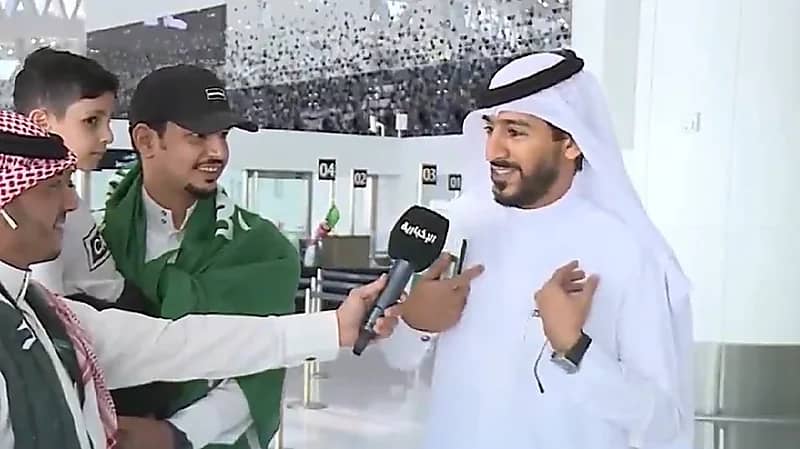 شاهد .. مشجع سعودي يطلب من الجماهير حضور الملعب بالزي السعودي
