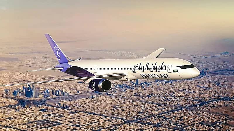 طيران الرياض يطور مقاعده بتقنيات ترفيهية وأكبر شاشة بالعالم .. صور