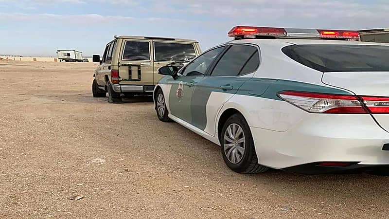 بالصور.. ضبط قائدي مركبات ارتكبوا مخالفات مرورية في القريات