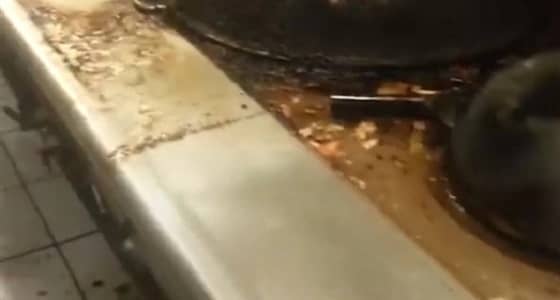 بالفيديو.. إهمال نظافة مطعم يثير غضب المتابعين بمواقع التواصل