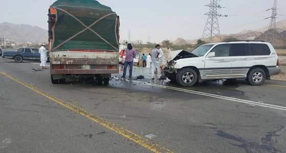 بالصور .. حادث تصادم بين ثلاث مركبات بالعرضيات .. والاهالي الى متى ياوزارة النقل