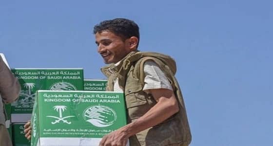 بالصور.. طائرة مساعدات من مركز الملك سلمان للإغاثة تصل إلى مأرب