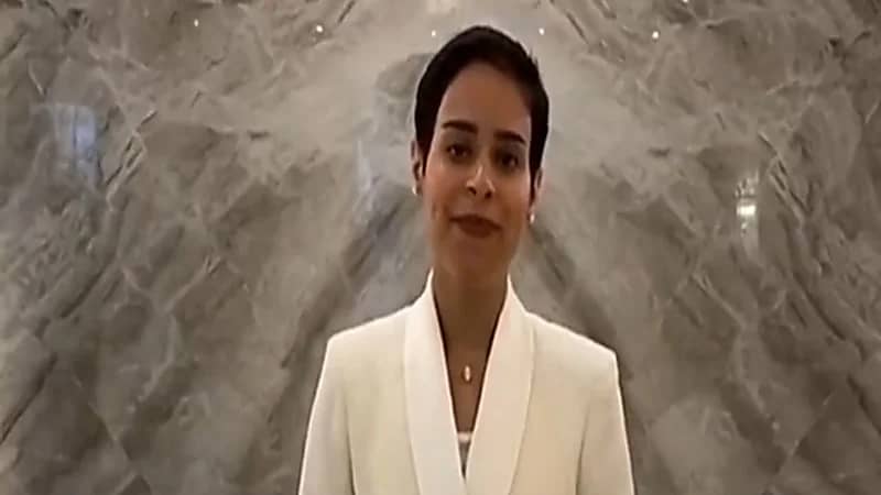 محامية: إرسال ايموجي سكينة يعتبر تهديد وجريمة .. فيديو