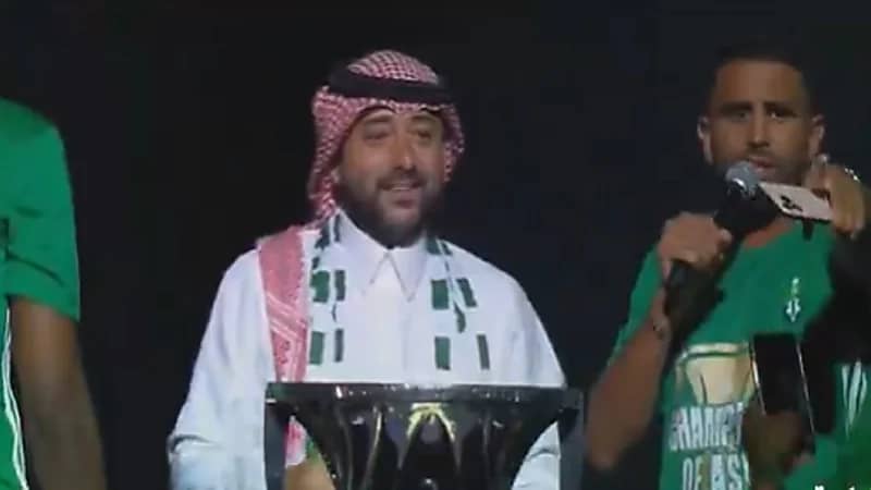 رياض محرز يعد جماهير الأهلي بتحقيق لقب روشن.. فيديو